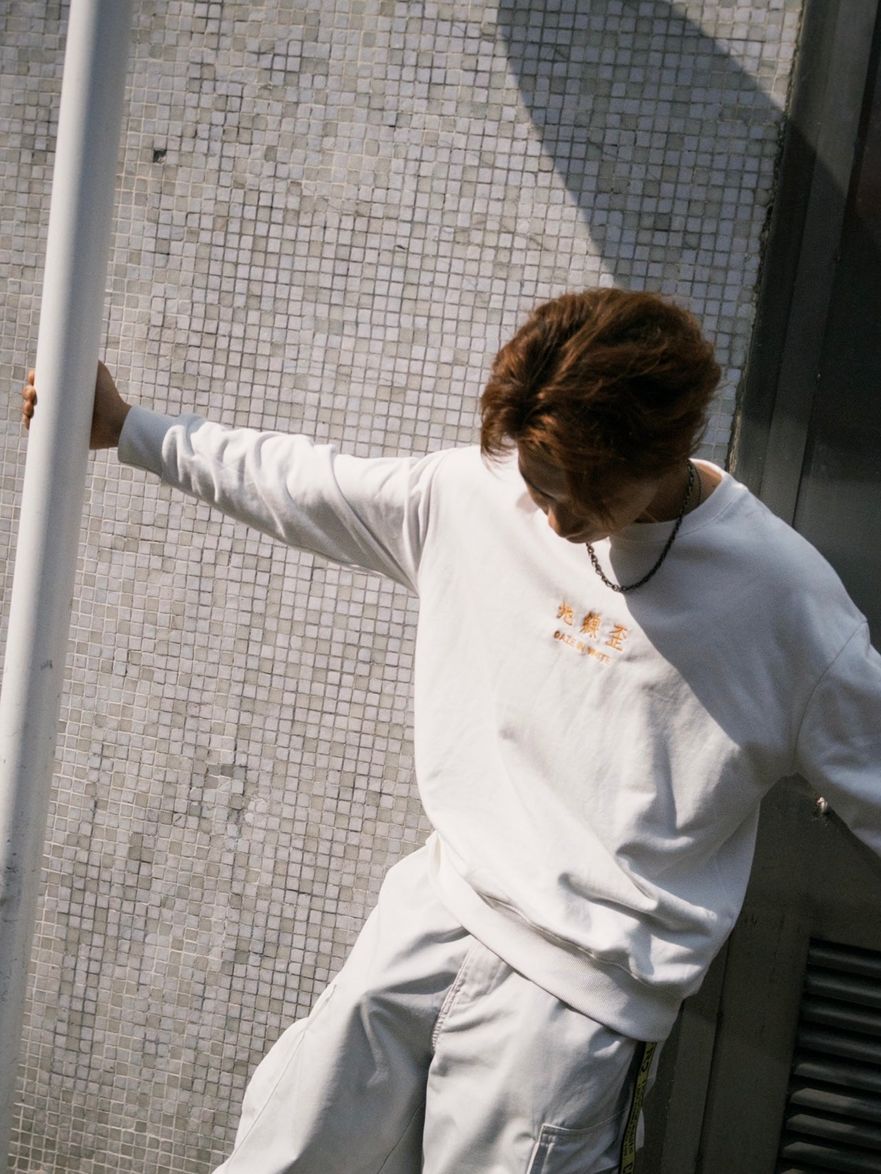 DAZE IN WHITE LONG SLEEVED TOP 地線歪衛衣