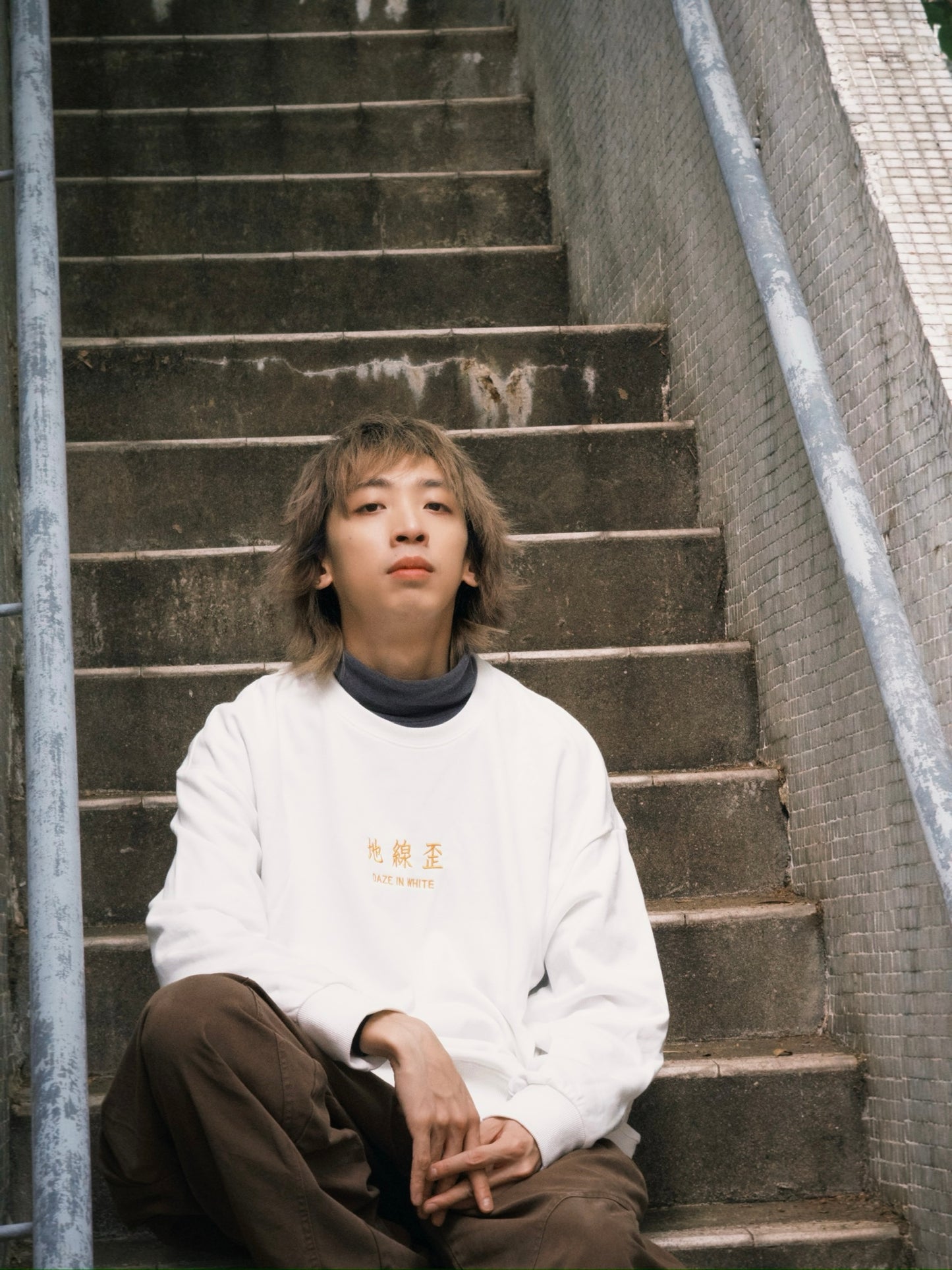 DAZE IN WHITE LONG SLEEVED TOP 地線歪衛衣